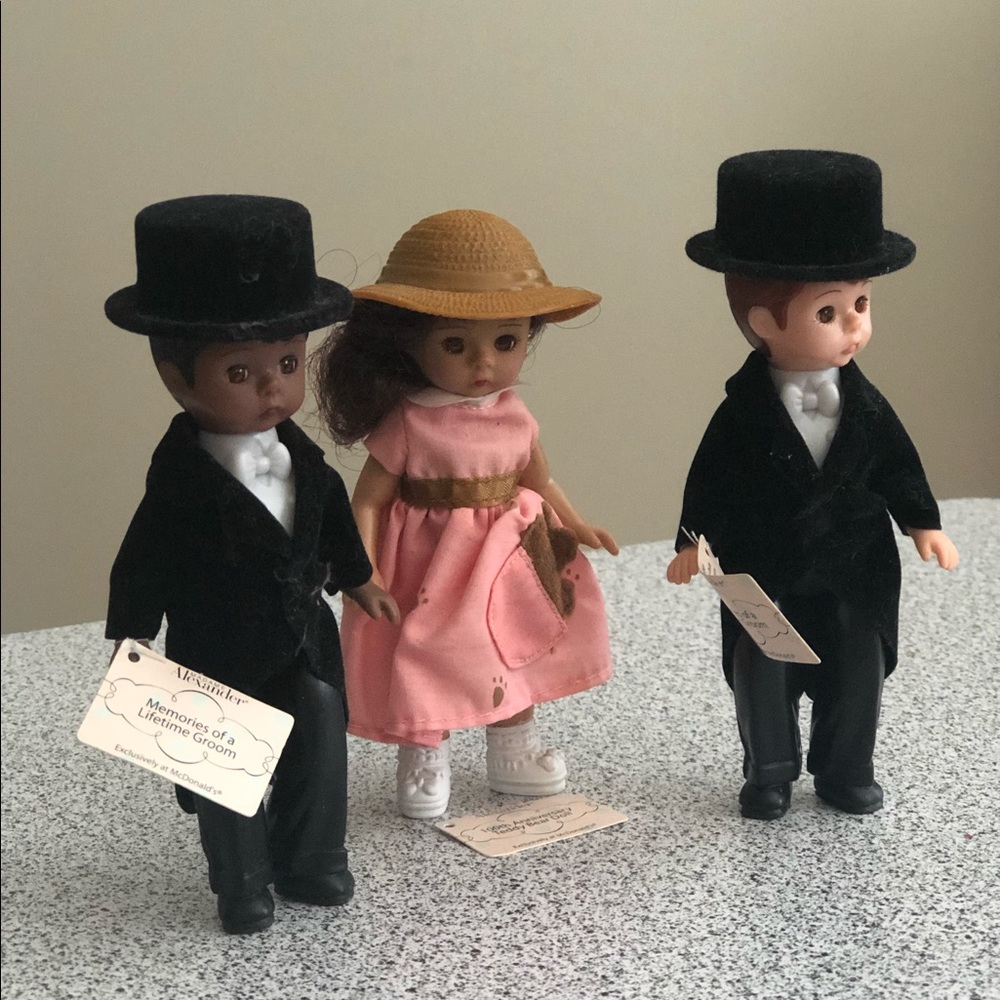 💍2002 Madame Alexander Dolls